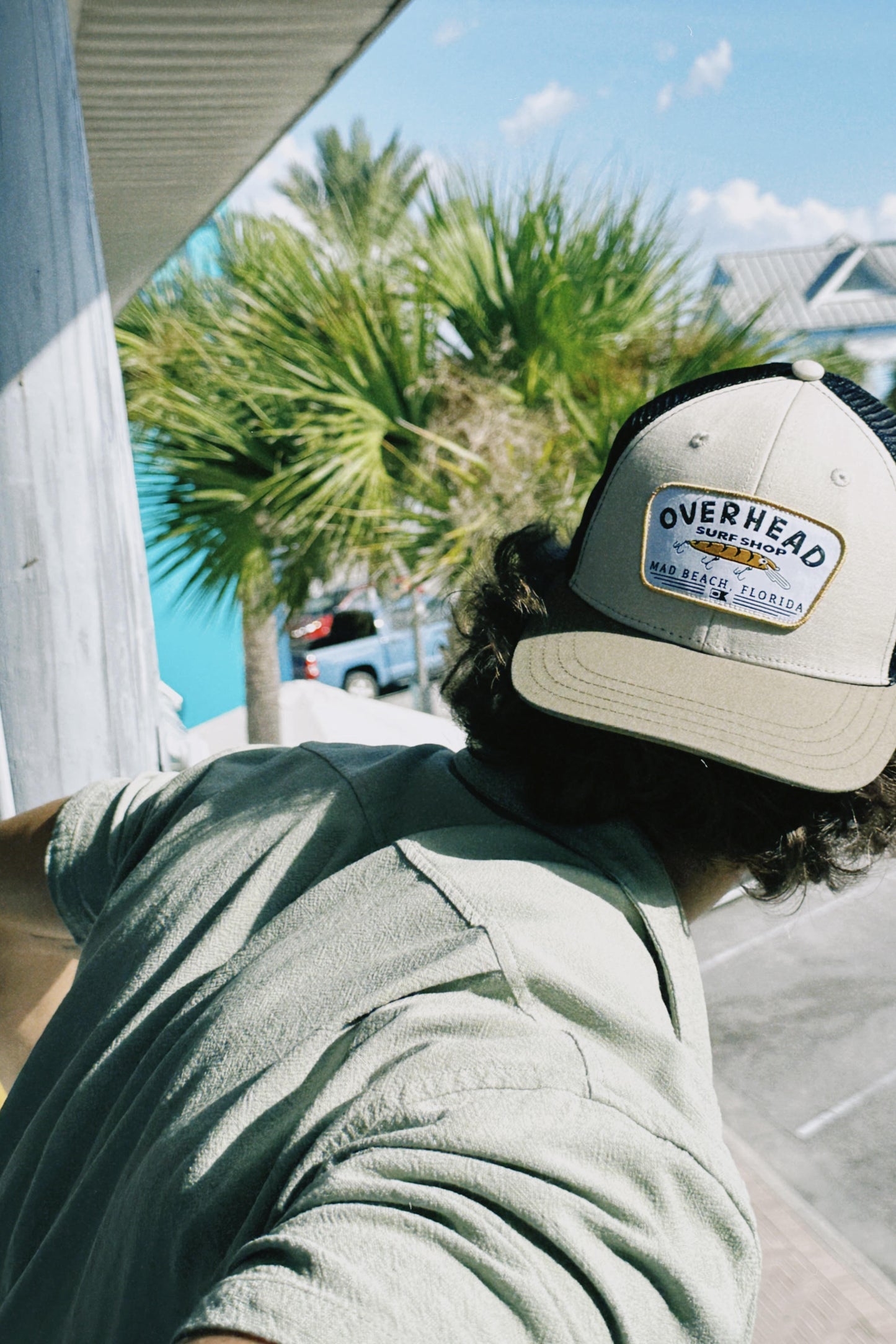 Lure Trucker Hat in Sand/Olive Green